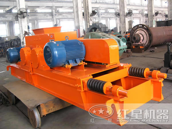 輥式破碎機(jī)設(shè)備生產(chǎn)車(chē)間