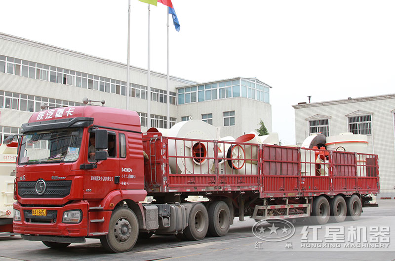 全套磨粉機設備裝車發(fā)貨