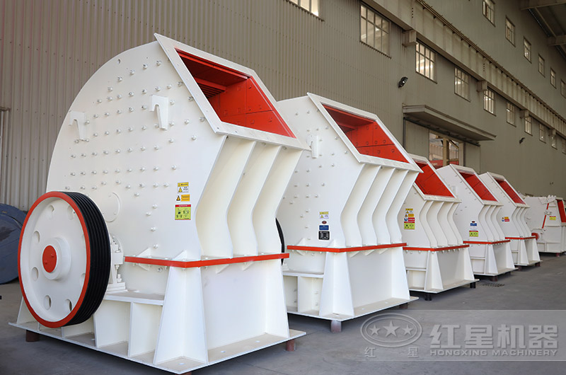 PCZ重錘式破碎機(jī)進(jìn)料口大，石料可一次破碎成型