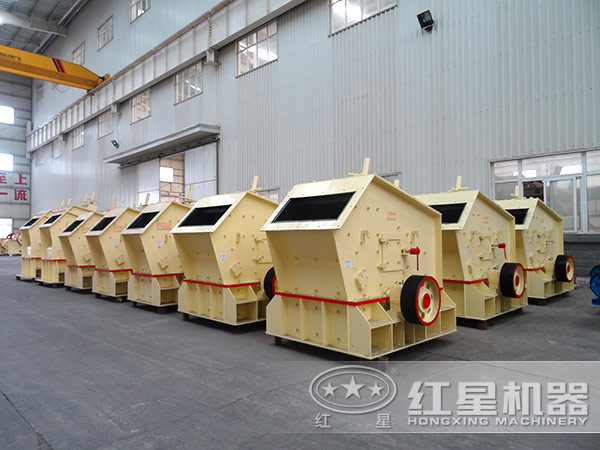河南反擊式破碎機(jī)廠(chǎng)家車(chē)間一角