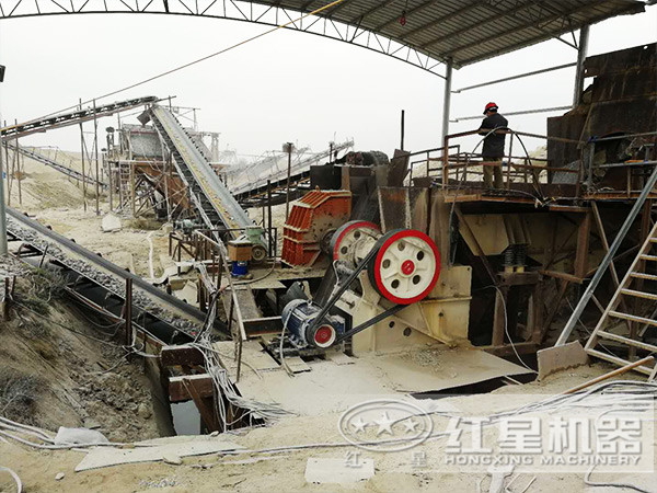 石頭碎石機作業(yè)客戶現場