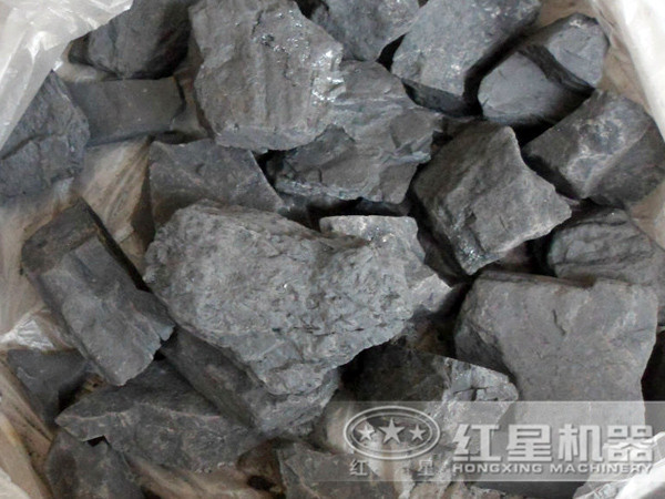 一臺(tái)用于破碎煤矸石的移動(dòng)粉碎機(jī)_70噸/小時(shí)，出料粒度20以下