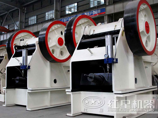 大型石頭顎破碎機(jī)市價多錢？（內(nèi)附高清顎破作業(yè)視頻）