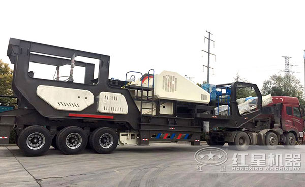 輪式流動砂石破碎車，高產(chǎn)、快捷，時產(chǎn)百噸毫無壓力