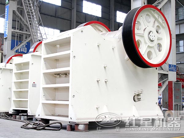 粉碎花崗巖選用750顎破機，效果不錯，性價比更高