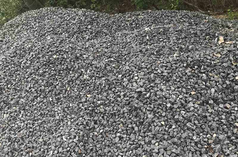 鋪路、修路用的瓜子石破碎機(jī)多少錢一套