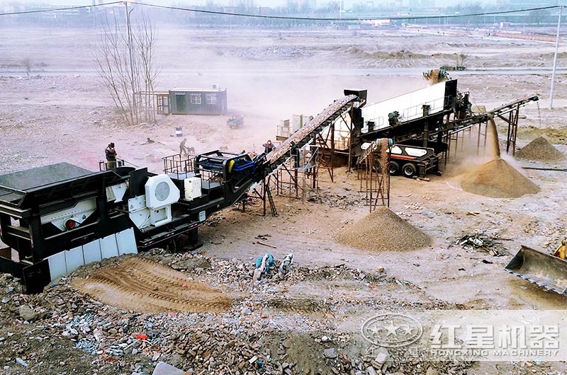 輪胎式移動建筑垃圾粉碎機(jī)作業(yè)現(xiàn)場