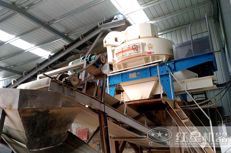 河石碎沙機多少錢？生產出來的人工沙與河沙有什么區(qū)別？