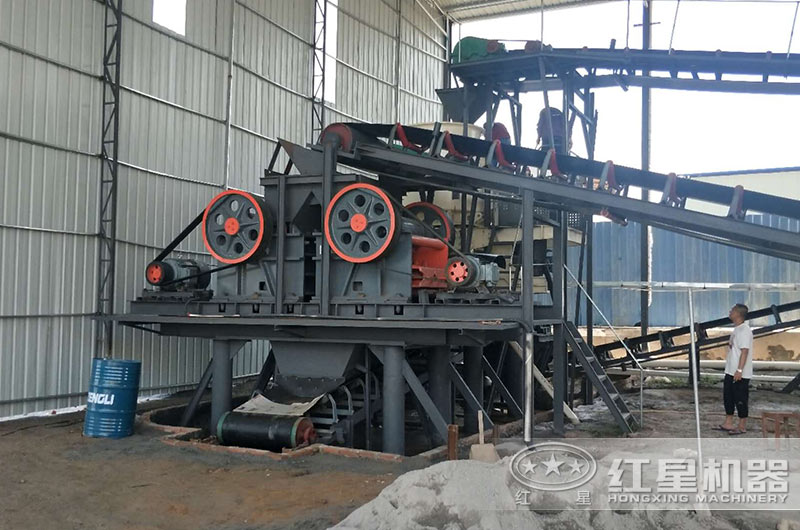 顎式碎裂設(shè)備的顎板有什么作用？宜采用哪種材料制作？